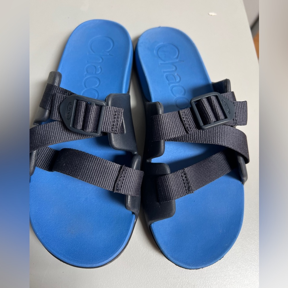 CHACO kids sz 5 slides. Barely worn